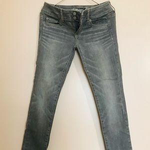American Eagle women regular size 2 gray color skinny jeans